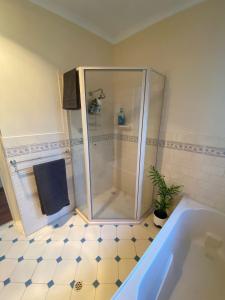 Picture Paradise with sea views