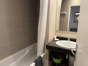 Résidence Le Portillo - Piscine - Studio pour 6 Personnes MAE-5213