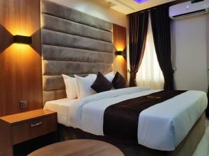 Pristine Hotel