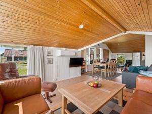 Holiday Home Emppu - 250m from the sea by Interhome