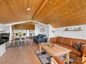 Holiday Home Emppu - 250m from the sea by Interhome