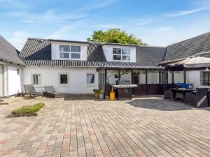 Apartment Veronica - 700m from the sea by Interhome