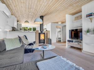 Holiday Home Clea - 300m from the sea by Interhome