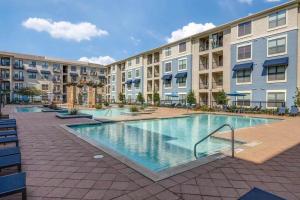 Frisco Vibes With Pool Gym and Elegant 1BR Apart