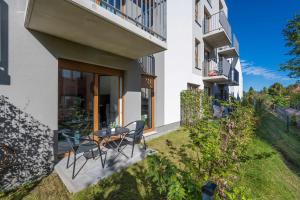 Elegant White Apartment with Terrace & Parking in Wrocław by Noclegi Renters