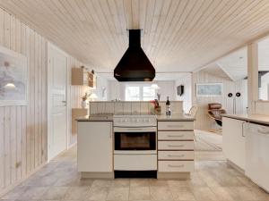 Holiday Home Ajten - 150m from the sea by Interhome