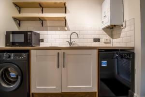 Beautiful and Cosy 4-bed Home in Milton Keynes by Renzo, Driveway, Close to M1