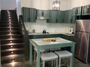 Purevibe Modern Studio