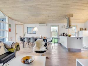 Holiday Home Elni - 900m from the sea by Interhome