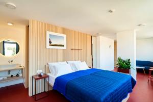 Junior Suite with City View room in UP THERE design rooms