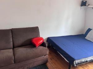 Independant & calm Parisian home