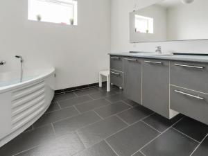 Holiday Home Edda - 400m from the sea by Interhome