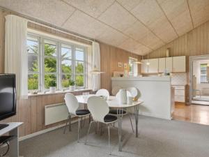 Holiday Home Henny - 1-5km from the sea by Interhome