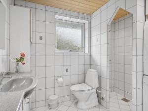 Holiday Home Henny - 1-5km from the sea by Interhome