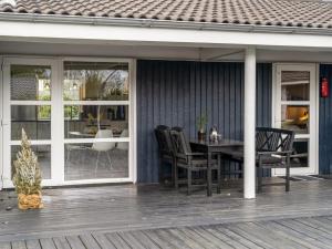Holiday Home Clarabelle - 700m from the sea by Interhome