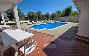 Holiday Home Medulin Mn-1863