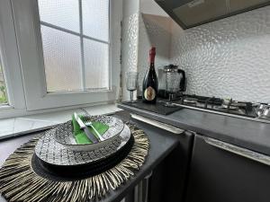 Smarald - Premium Apt in Best Location & Parking