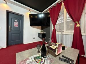 Smarald - Premium Apt in Best Location & Parking