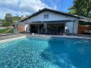 Charming and comfortable villa, golf and ocean nearby