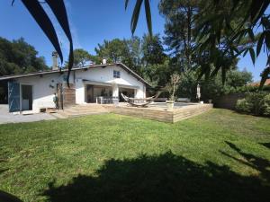 Charming and comfortable villa, golf and ocean nearby