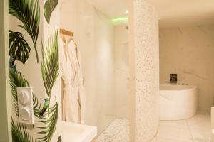 LOVEROOM & SPA & André