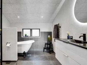 Holiday Home Sinna - from the sea by Interhome