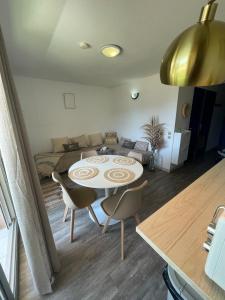 Le Santorin T2 climatisé parking piscine