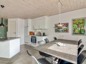 Apartment Ingolf - 750m from the sea by Interhome