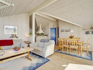 Holiday Home Matias - 150m from the sea by Interhome