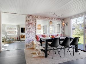 Holiday Home Sveina - 600m from the sea by Interhome