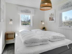 Holiday Home Sveina - 600m from the sea by Interhome