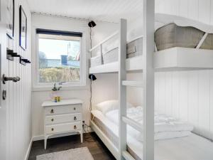 Holiday Home Sveina - 600m from the sea by Interhome