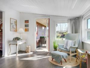 Holiday Home Sveina - 600m from the sea by Interhome