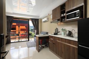 1bdr apartment NaiHarn Beach condo by Capital Pro