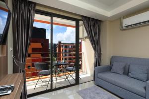 1bdr apartment NaiHarn Beach condo by Capital Pro