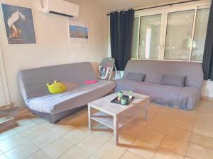 LE BARCARES Logement pour 6 personnes à 15 mns à pied du village de Noël - Alojamiento para 6 personas, a 15 minutos a pie del pueblo navideño