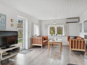 Holiday Home Justine - 600m from the sea by Interhome