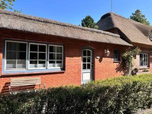 Sky & Sand Homes Austernfischer I 3 Zimmer Wohnung in Reetdachanwesen Hus op de Duen