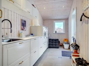 Holiday Home Eevert - 300m from the sea by Interhome