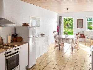 Apartment Elef - 2-0km from the sea by Interhome