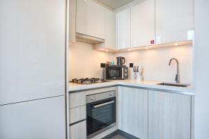STAY BY LATINEM Luxury 1BR Holiday Home CB 1409 Near Burj Khalifa