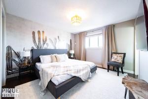 Chic 6BDRM Getaway - KingBed - Patio - BBQ - Garage - Wifi