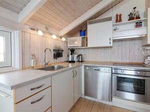 Holiday Home Sixten - 450m from the sea by Interhome
