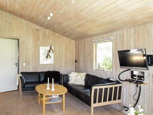 Holiday Home Tia - 900m from the sea by Interhome