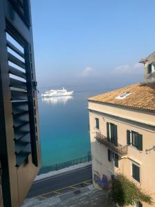Alisachni in old city of Corfu!