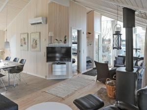 Holiday Home Mathias - 625m from the sea by Interhome