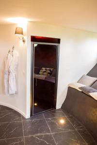 Suite atypique, jacuzzi & Piscine 3