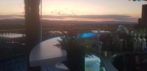 Suite atypique, jacuzzi & Piscine 3