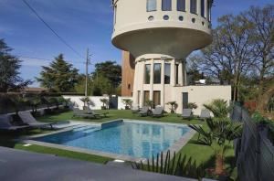 Suite atypique, jacuzzi & Piscine 3
