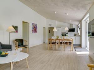 Holiday Home Alona - 250m from the sea by Interhome